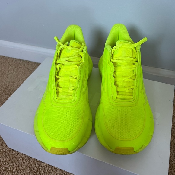 REEBOK X VICTORIA BECKHAM Zig Kinetica Sneaker in Solar Yellow - Picture 3 of 7